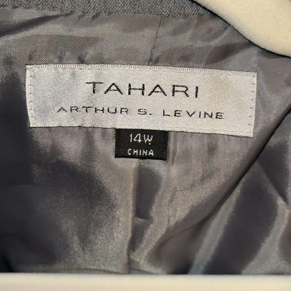 Tahari 14W Gray 2 button blazer BRAND NEW - Performance Fabric. Excellent! - Picture 2 of 9